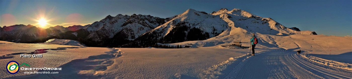 83 Rientriamo al Rif. Monte Avaro e 'Al Ciar' nella luce del tramonto.jpg